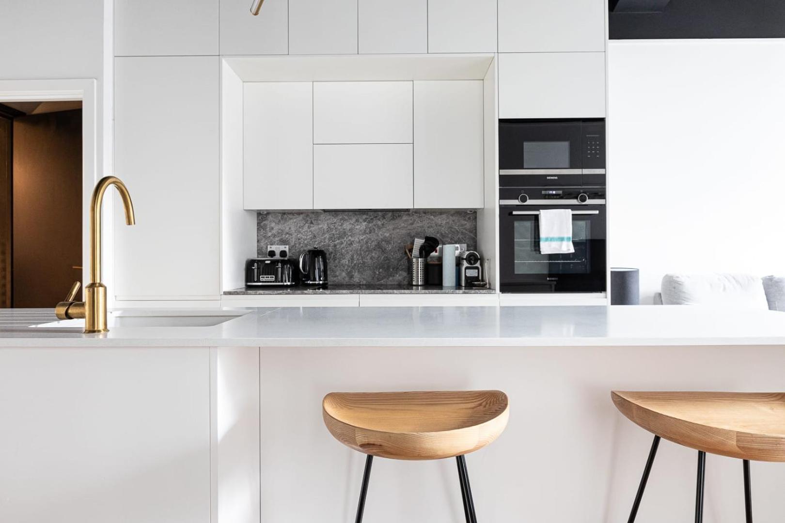 Two Adjacent Luxurious 1 Bed Apartment London