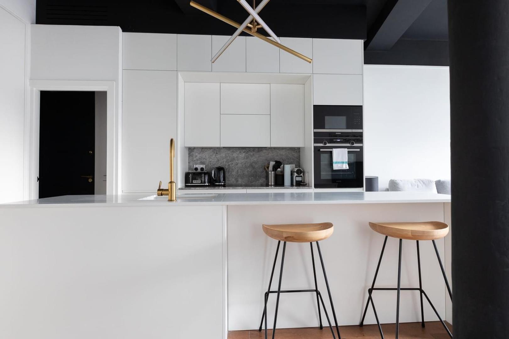 Two Adjacent Luxurious 1 Bed Apartment *