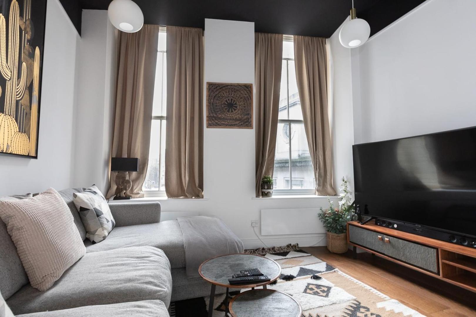 Two Adjacent Luxurious 1 Bed Apartment