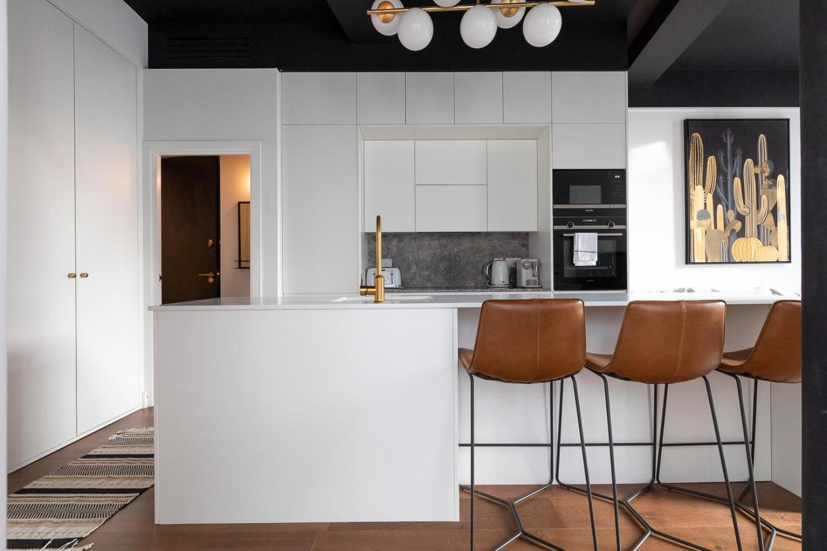 Two Adjacent Luxurious 1 Bed Apartment London