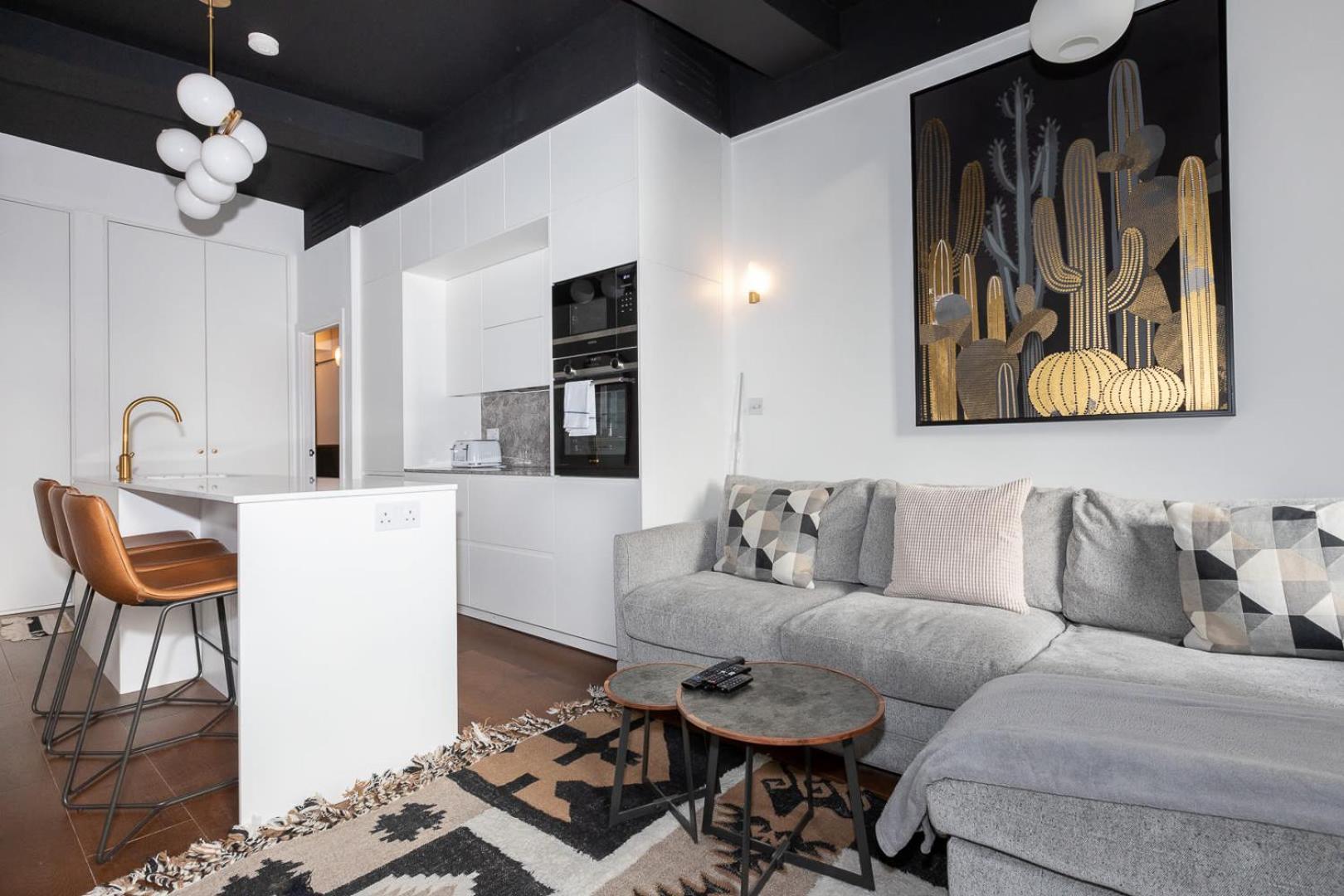 Two Adjacent Luxurious 1 Bed Apartment *